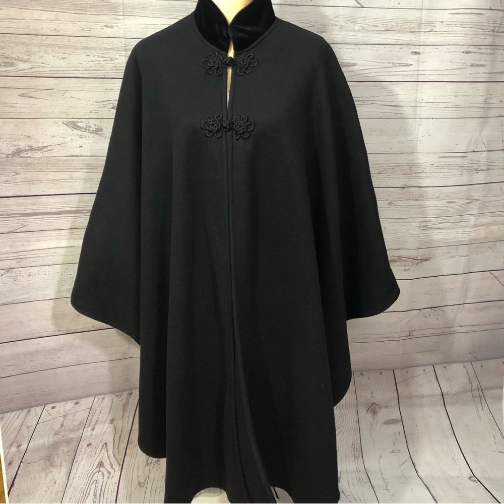 Amanda Smith Black Soft Fleece Cape/Poncho One Size Fits Most